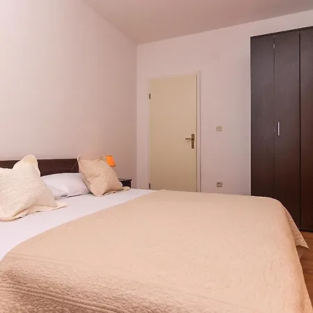 Ela Apartment