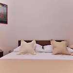 Ela